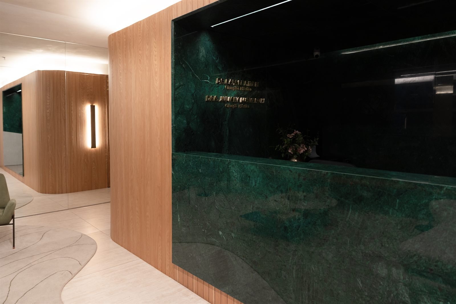 Recepção da Dēzi Clinic da Dra. Juliana Lusvarghi na Vila Olímpia, em São Paulo